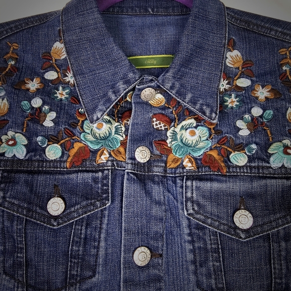 OILILY Women's Vintage Embroidered Denim Jacket - Picture 3 of 15